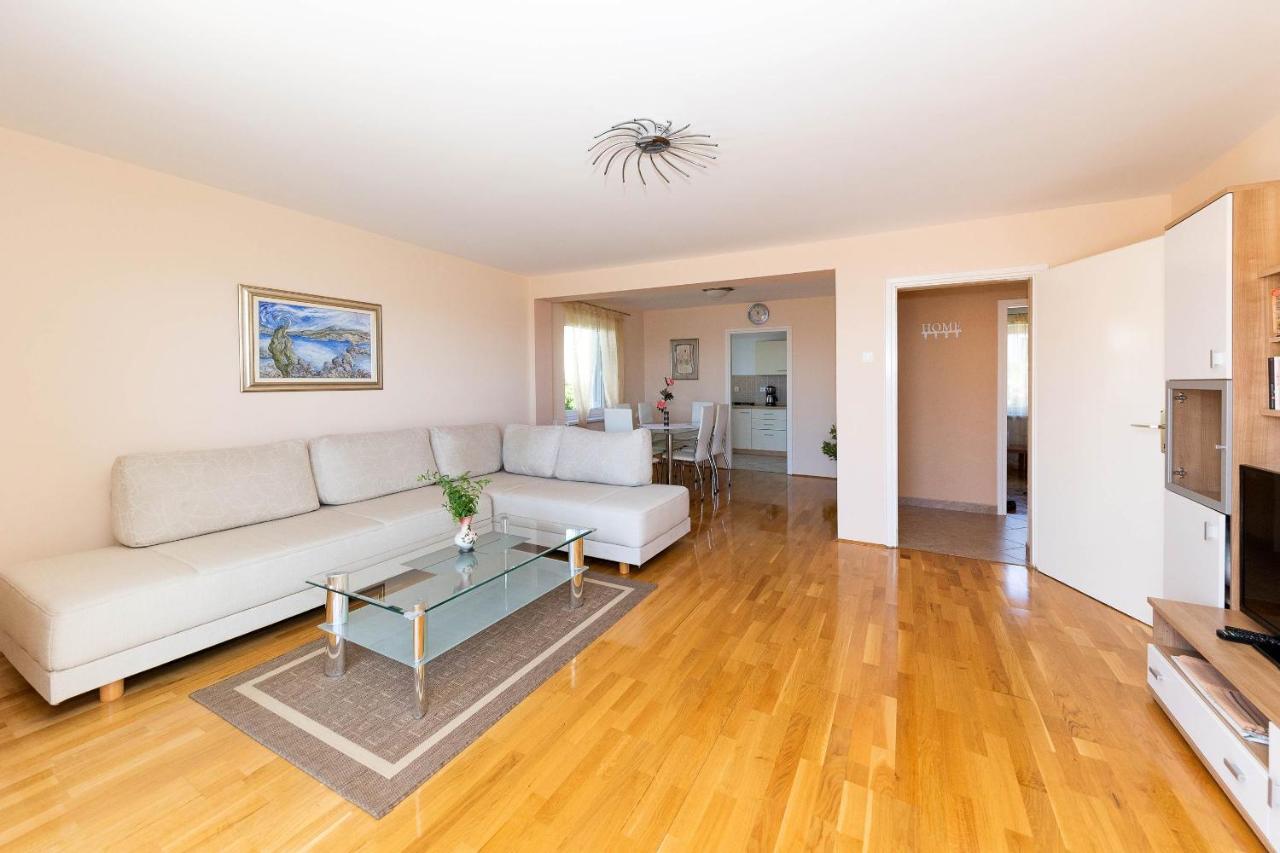 Apartments Nada Selce Bagian luar foto